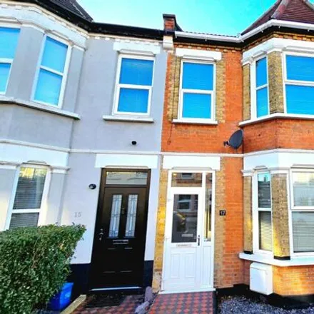 Rent this 3 bed townhouse on Stornoway Road in Southend-on-Sea, SS2 4GX