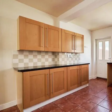 Image 3 - 10 Robin Hood Terrace, Nottingham, NG3 1HF, United Kingdom - House for sale