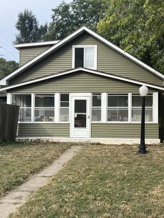 Buy this 3 bed house on 2801 West 14th Street in Sioux City, IA 51103