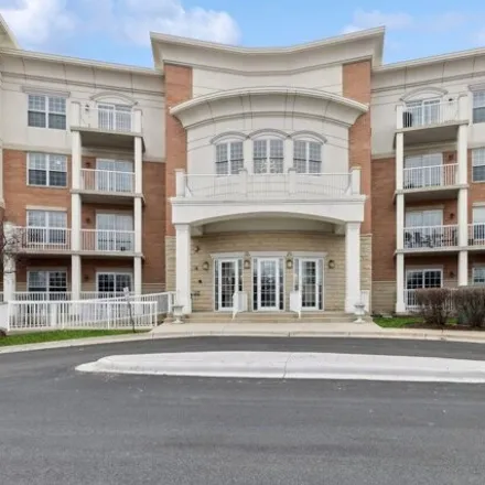 Buy this 1 bed condo on North Rand Road in Arlington Heights, IL 60004