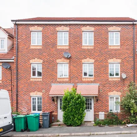 Rent this 4 bed townhouse on Saddlecote Close in Manchester, M8 5EG