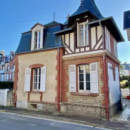 Rent this 3 bed apartment on 8 Boulevard des Belges in 14510 Houlgate, France