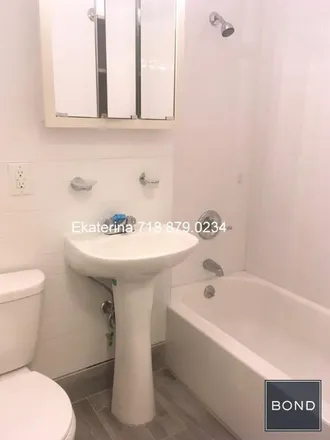 Image 7 - Prestige Barber Shop, 160 East 55th Street, New York, NY 10022, USA - Apartment for rent