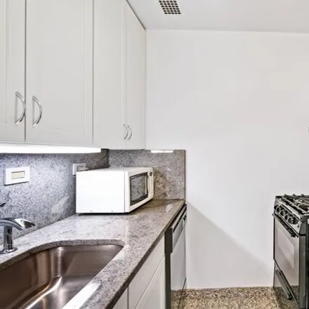 Image 4 - The Belmont, 320 East 46th Street, New York, NY 10017, USA - Apartment for sale