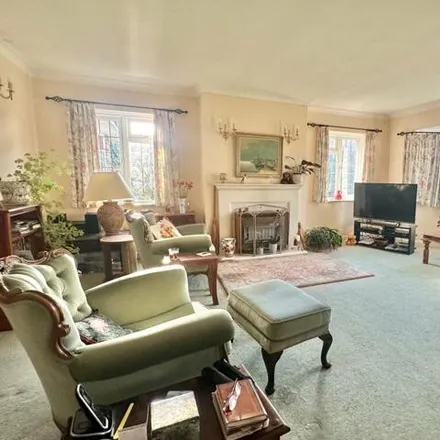 Image 2 - Beech Tree, 32 Kewhurst Avenue, Bexhill-on-Sea, TN39 3BH, United Kingdom - House for sale