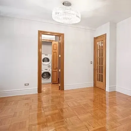 Rent this 3 bed apartment on W 55th St