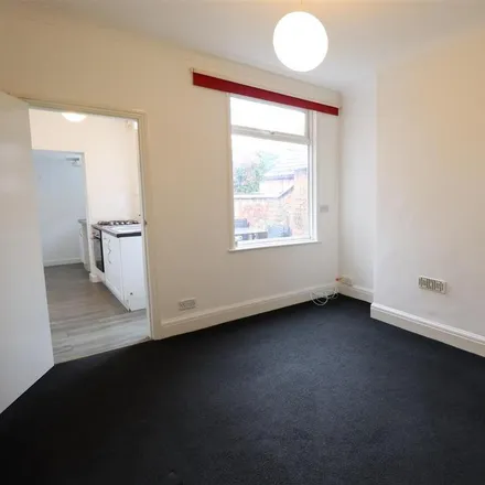 Image 4 - Milligan Road, Leicester, LE2 8FG, United Kingdom - Townhouse for rent