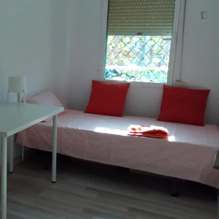 Rent this 3 bed room on Carrer del Marí Blas de Lezo in 26, 46011 Valencia