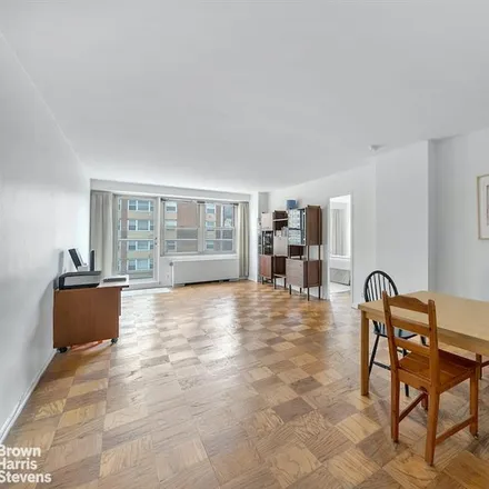 Image 4 - 305 EAST 24TH STREET 15F in Gramercy Park - Apartment for sale