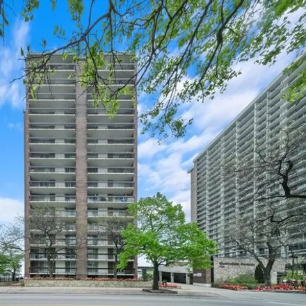 Buy this 3 bed condo on 5901-5907 North Sheridan Road in Chicago, IL 60660