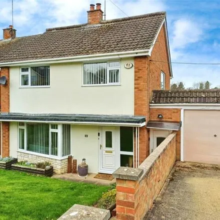 Buy this 4 bed house on Station Road in Buckingham, MK18 1AL