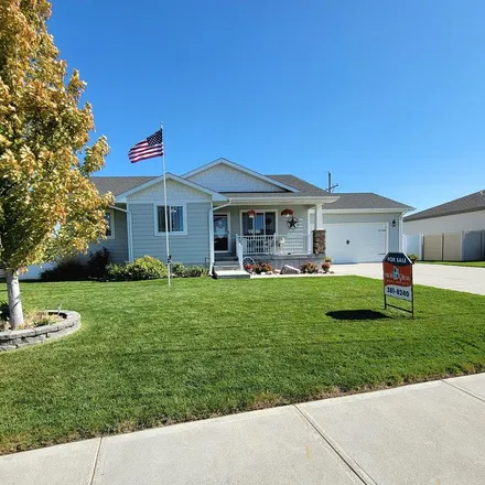 Buy this 5 bed house on Sioux Avenue in Grand Island, NE 68803