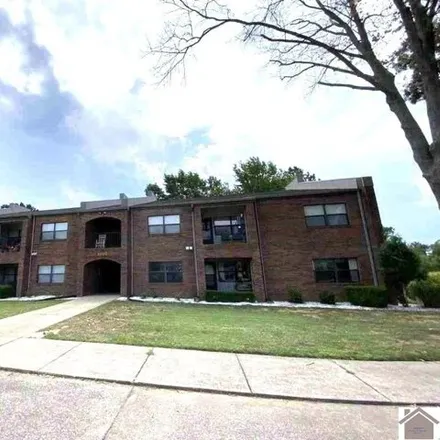 Buy this 3 bed condo on 901 Southwood Drive in Murray, KY 42071
