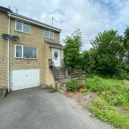Buy this 3 bed duplex on Sandiway Bank in Thornhill, WF12 0SD