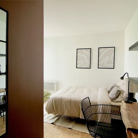 Image 3 - 1 Rue Volta, 92800 Puteaux, France - Apartment for rent