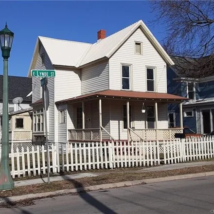Rent this 3 bed house on 133 East Lynde Street in City of Watertown, NY 13601