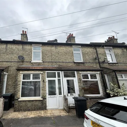 Rent this 2 bed townhouse on Suffolk Road in Gravesend, DA12 2SW