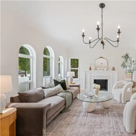 Image 1 - 755 South Highland Avenue, Los Angeles, CA 90036, USA - House for sale