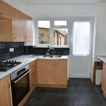 Image 6 - 7 Morden Close, Tadworth, KT20 5LF, United Kingdom - House for sale