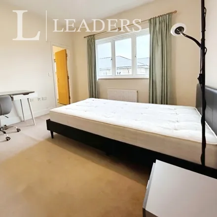 Rent this 1 bed room on 9 Longworth Avenue in Cambridge, CB4 1GU