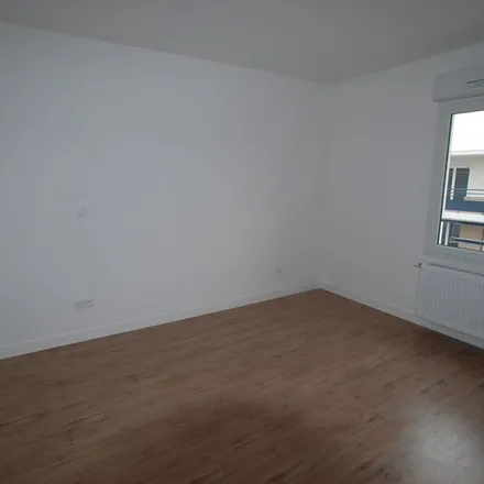 Rent this 3 bed apartment on 13 Avenue Claude de la Colombière in 69360 Saint-Symphorien-d'Ozon, France