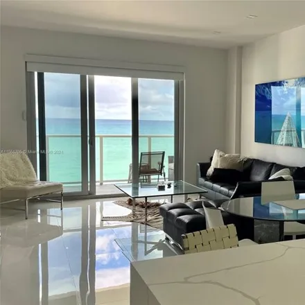 Image 1 - 5701 Collins Avenue, Miami Beach, FL 33140, USA - Condo for rent