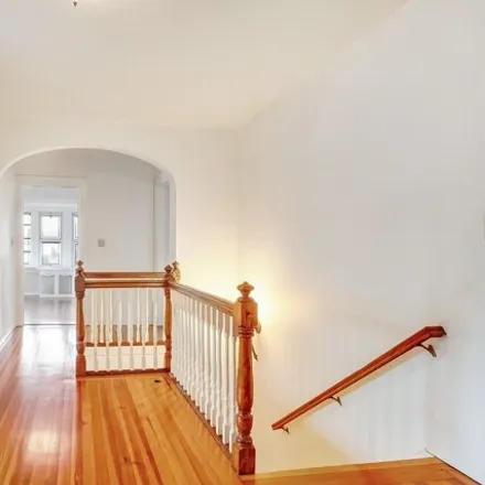 Image 7 - 268 Beaumont Street, New York, NY 11235, USA - House for rent