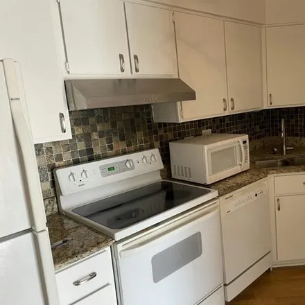Image 4 - 713 W Central Rd Apt B6, Mount Prospect, Illinois, 60056 - Condo for rent