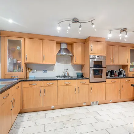 Rent this 5 bed duplex on Gibbon Road in London, W3 7AE