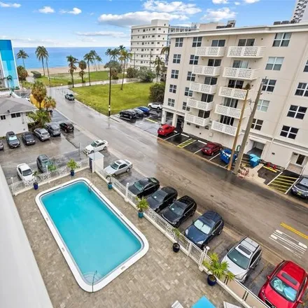 Image 9 - 360 Foxglove Terrace, Beverly Beach, Hollywood, FL 33019, USA - Condo for sale