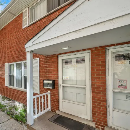 Buy this 3 bed townhouse on 1324 West Touhy Avenue in Chicago, IL 60645