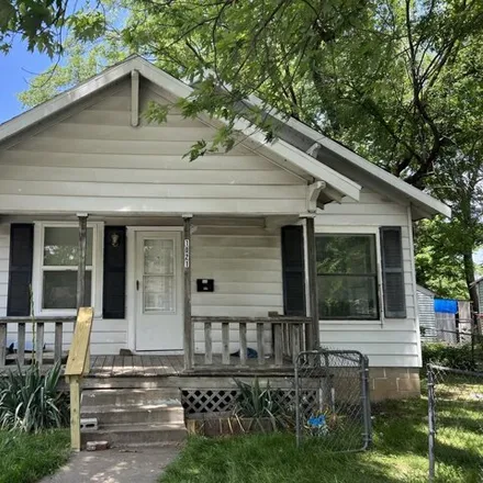 Buy this 2 bed house on 1059 West Locust Street in Springfield, MO 65803