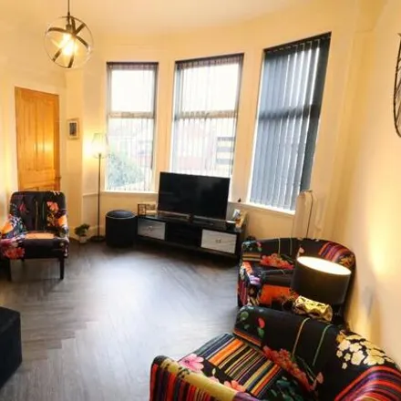 Image 5 - 15 King's Park Road, Glasgow, G44 4SU, United Kingdom - Apartment for sale