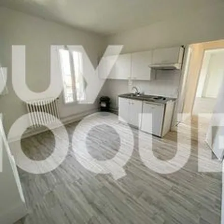 Rent this 2 bed apartment on 56 Avenue Galliéni in 33500 Libourne, France