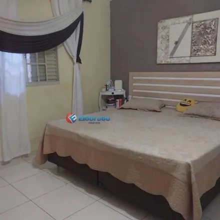 Buy this 3 bed house on Rua Tiburtino Rodrigues do Nascimento in Jardim Santa Candida, Hortolândia - SP