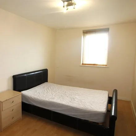 Image 5 - Lovell Park Towers, Lovell Park Hill, Leeds, LS7 1DS, United Kingdom - Apartment for rent