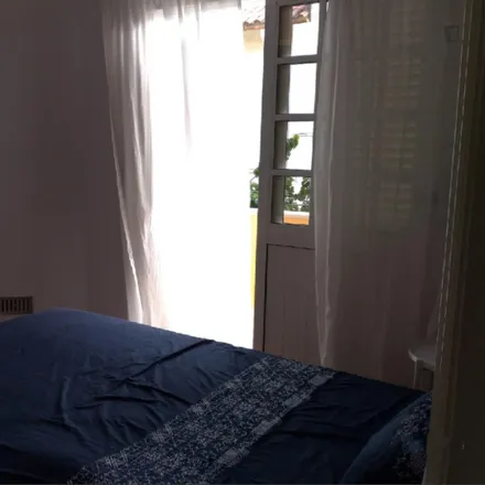 Rent this 4 bed room on Rua Ãngelo Dias in 2775-079 Parede, Portugal