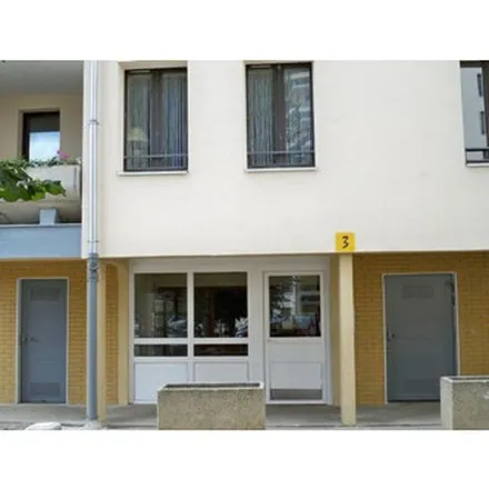 Image 1 - 32 Rue de l'Église, 76150 Maromme, France - Apartment for rent