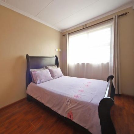 Rent this 3 bed house on Mitchell's Plain in Seventh Avenue, Cape Town Ward 79