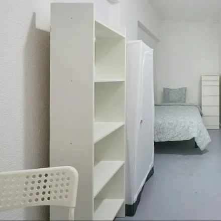Rent this 14 bed room on R. Carlos Malheiro Dias