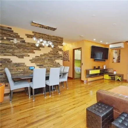 Image 2 - 2801 East 11th Street, New York, NY 11235, USA - Condo for sale