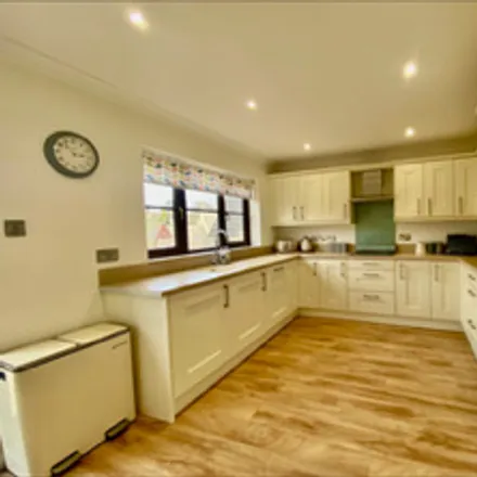 Image 3 - Warren Bridge, Oundle, PE8 4DQ, United Kingdom - House for sale