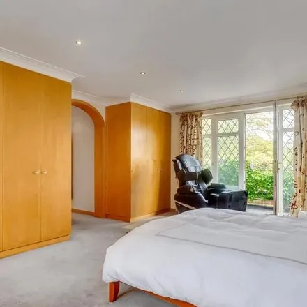 Rent this 5 bed apartment on 139 Sutherland Grove in London, SW18 5QN
