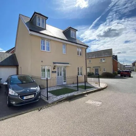 Rent this 5 bed house on Sierra Drive in Buckinghamshire, HP18 0ZE