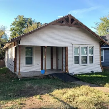 Rent this 3 bed house on 670 East Murray Street in Denison, TX 75021