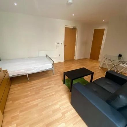 Image 1 - West One Space, Broomhall Street, Devonshire, Sheffield, S3 7SD, United Kingdom - Apartment for rent