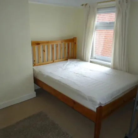 Rent this 3 bed apartment on Sunnyside Drive in Belfast, BT7 3DW