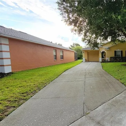 Image 2 - 17499 Silver Clear Creek Circle, Lake County, FL 34714, USA - House for sale