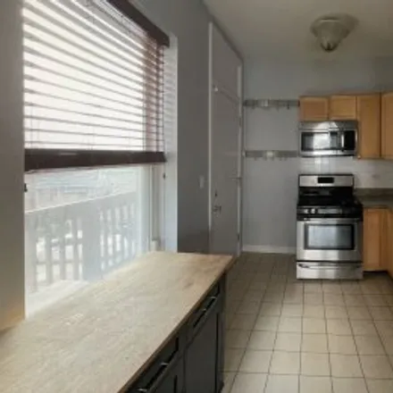 Image 1 - #2s,2238 West Wilson Avenue, Lincoln Square, Chicago - Apartment for sale