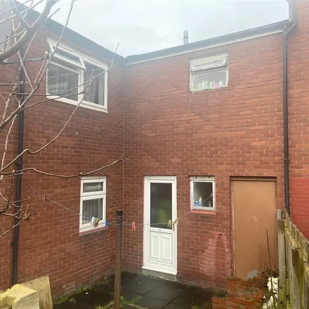 Rent this 3 bed townhouse on Malvern Road in Leeds, LS11 8TS